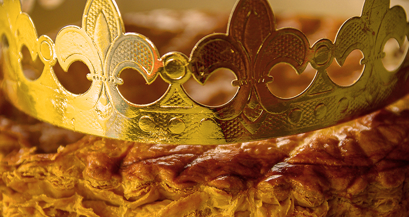 Un pastel francés, Galette de Rois, para celebrar el Día de los Reyes Magos	