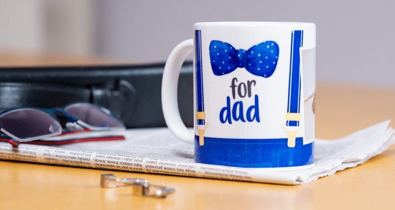 Tazza personalizzata con le mani di papà e bambino